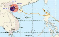 Đến 7 giờ sáng 14/10, bão số 10 chỉ còn cách vài chục km nữa là vào Quảng Ninh - Thanh Hóa.